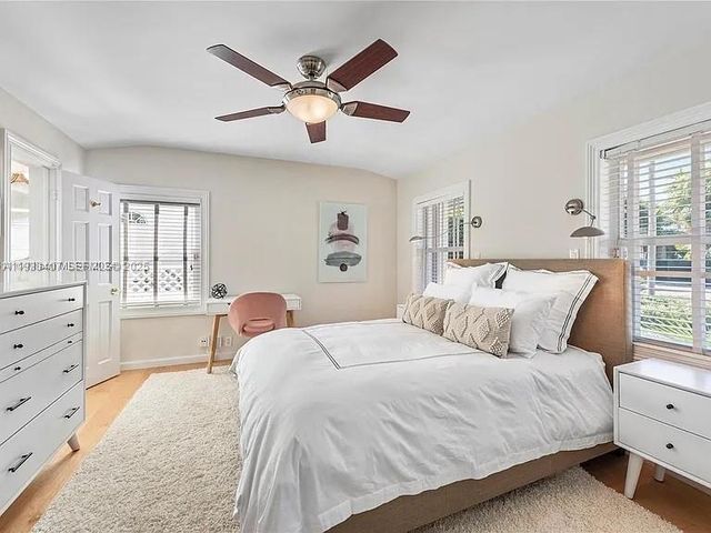 5371 N Bay Rd, Miami Beach, FL 33140