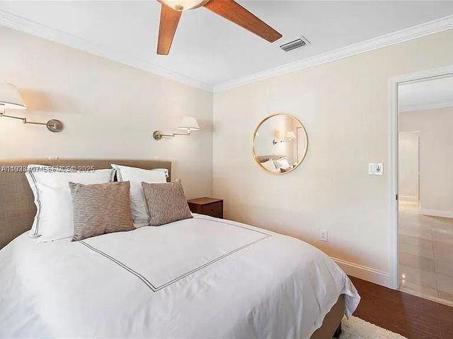 5371 N Bay Rd, Miami Beach, FL 33140