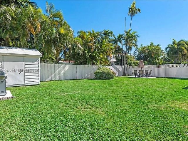 5371 N Bay Rd, Miami Beach, FL 33140