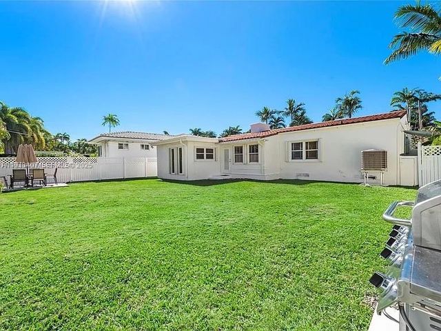 5371 N Bay Rd, Miami Beach, FL 33140