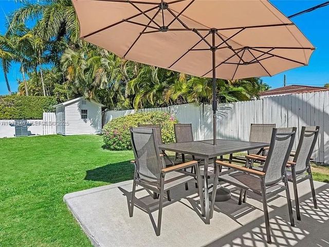 5371 N Bay Rd, Miami Beach, FL 33140