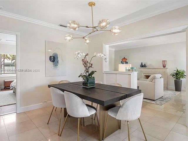 5371 N Bay Rd, Miami Beach, FL 33140