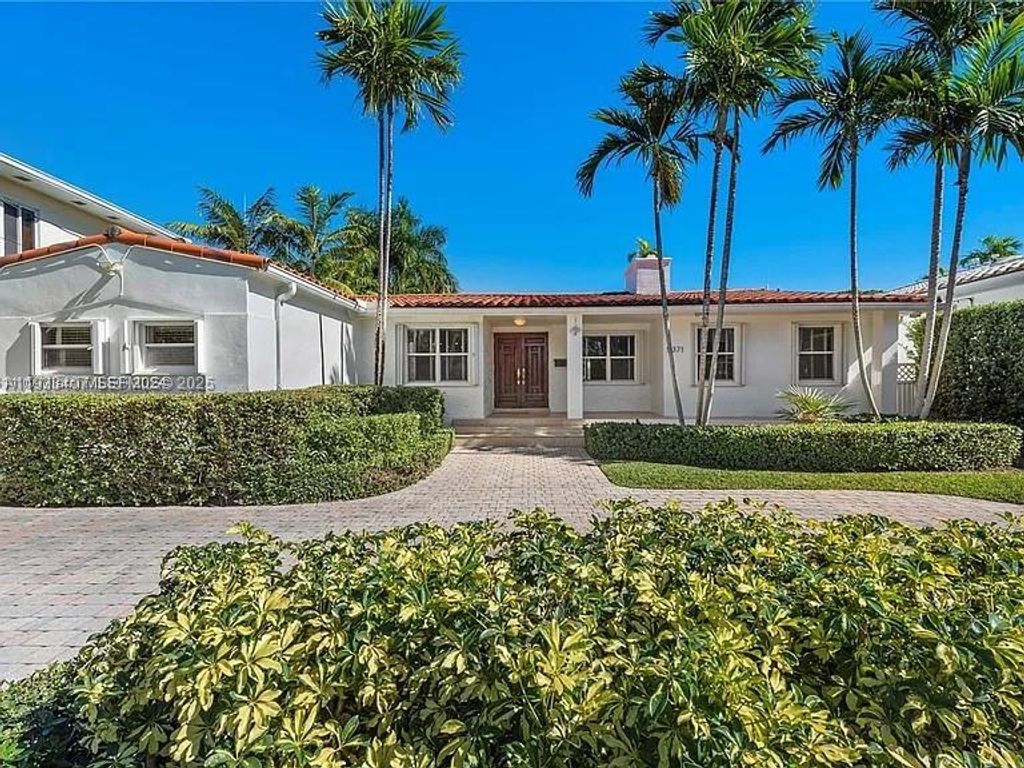 5371 N Bay Rd, Miami Beach, FL 33140