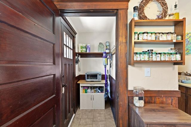47 Wallis St, Beverly, MA 01915
