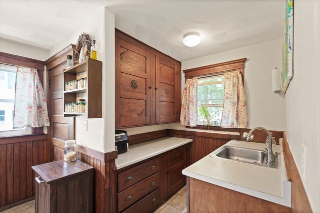 47 Wallis St, Beverly, MA 01915