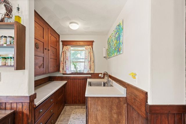 47 Wallis St, Beverly, MA 01915