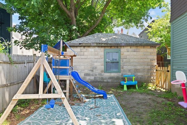 47 Wallis St, Beverly, MA 01915