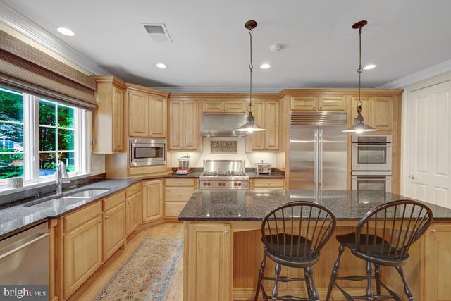 513 JOHN MARSHALL DR NE, Vienna, VA 22180