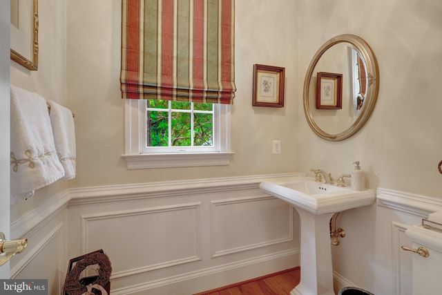 513 JOHN MARSHALL DR NE, Vienna, VA 22180