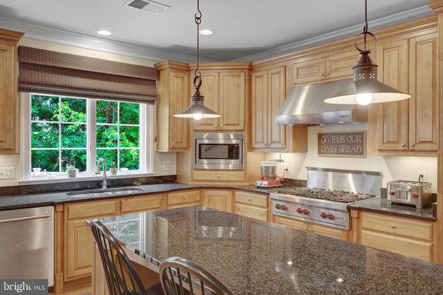 513 JOHN MARSHALL DR NE, Vienna, VA 22180