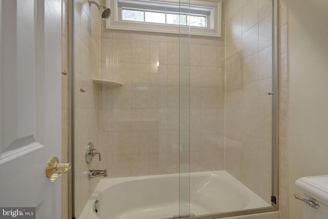 513 JOHN MARSHALL DR NE, Vienna, VA 22180