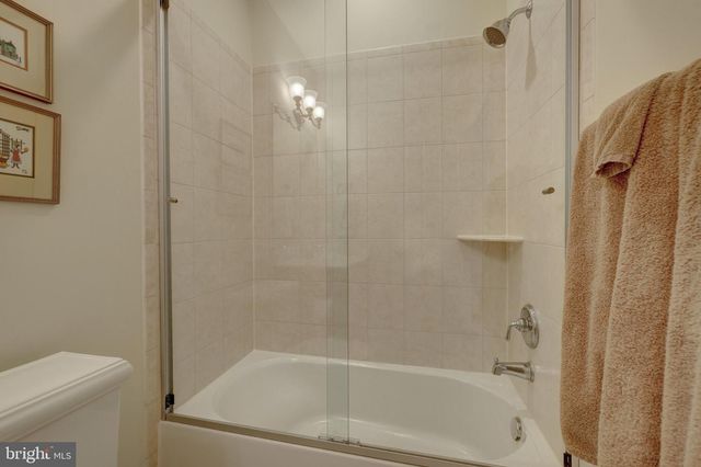 513 JOHN MARSHALL DR NE, Vienna, VA 22180