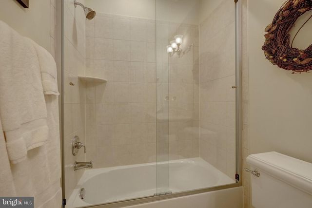513 JOHN MARSHALL DR NE, Vienna, VA 22180