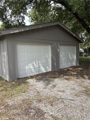 230 S Huttig Avenue, Independence, MO 64053