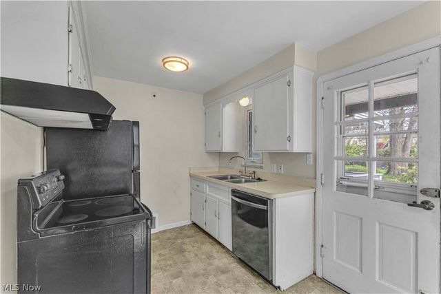 477 Huntmere Drive, Bay Village, OH 44140