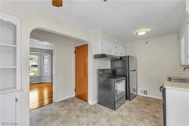 477 Huntmere Drive, Bay Village, OH 44140