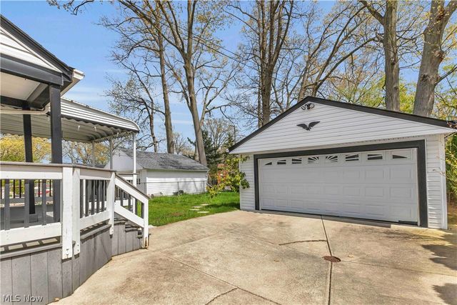 477 Huntmere Drive, Bay Village, OH 44140