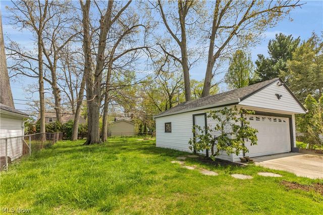 477 Huntmere Drive, Bay Village, OH 44140