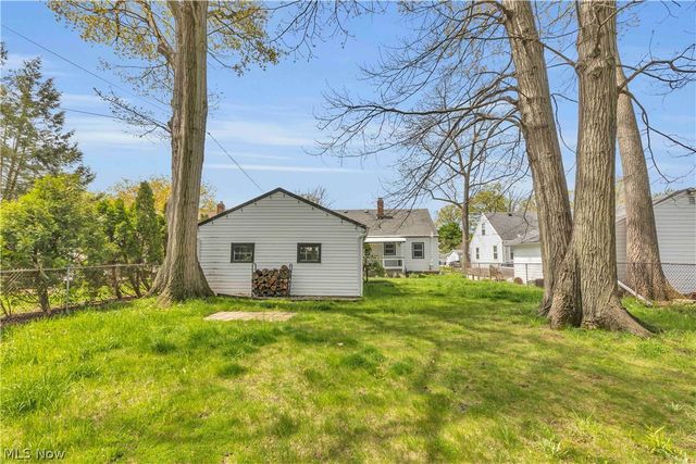 477 Huntmere Drive, Bay Village, OH 44140