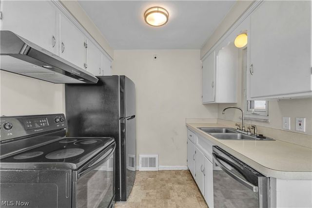 477 Huntmere Drive, Bay Village, OH 44140