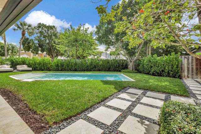 11880 Pebblewood Drive, Wellington, FL 33414