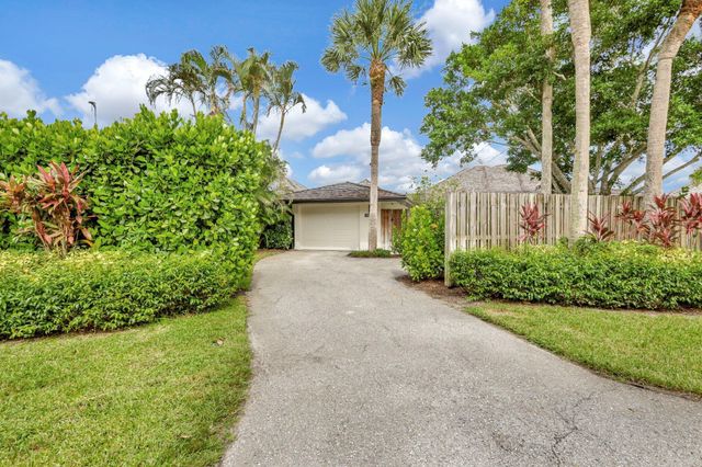 11880 Pebblewood Drive, Wellington, FL 33414