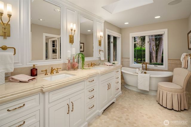 854 Evergreen Point Road, Medina, WA 98039