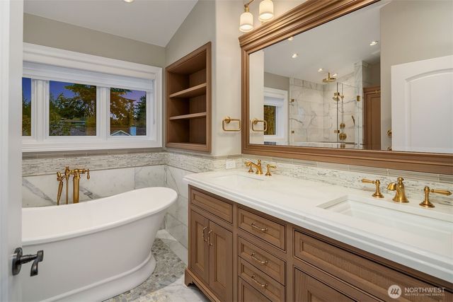 854 Evergreen Point Road, Medina, WA 98039