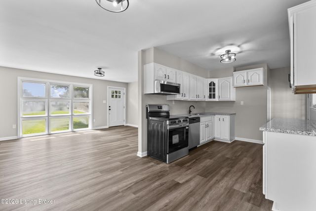 9414 Janna Dr, Louisville, KY 40272