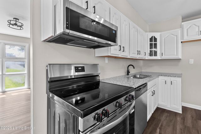 9414 Janna Dr, Louisville, KY 40272
