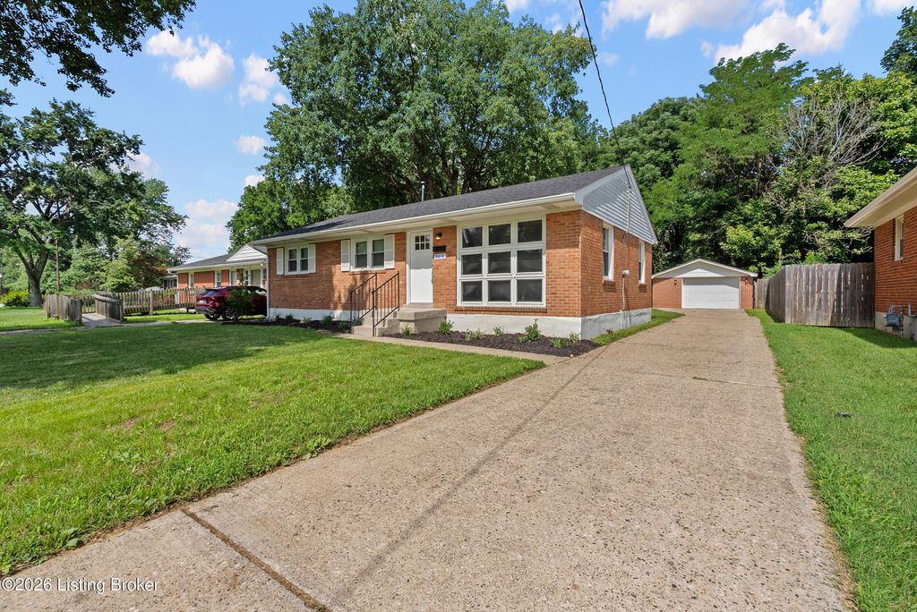 9414 Janna Dr, Louisville, KY 40272