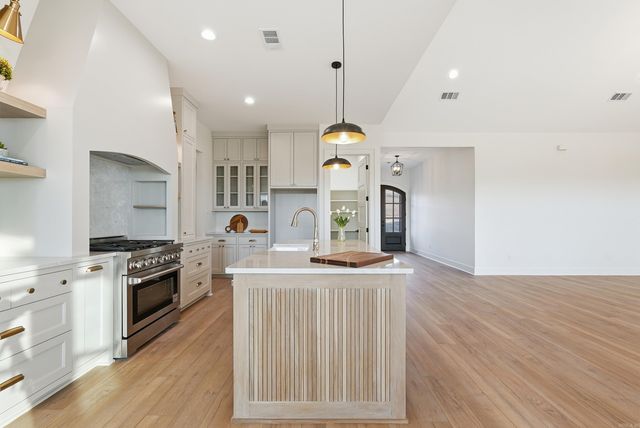 240 Castleberry Rd, Greenbrier, AR 72058