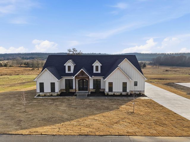 240 Castleberry Rd, Greenbrier, AR 72058