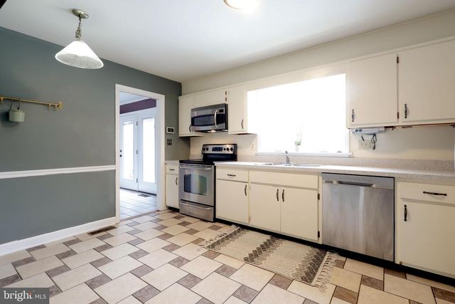 1027 GREENBRIAR DR, State College, PA 16801