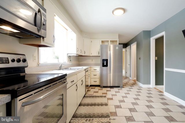 1027 GREENBRIAR DR, State College, PA 16801