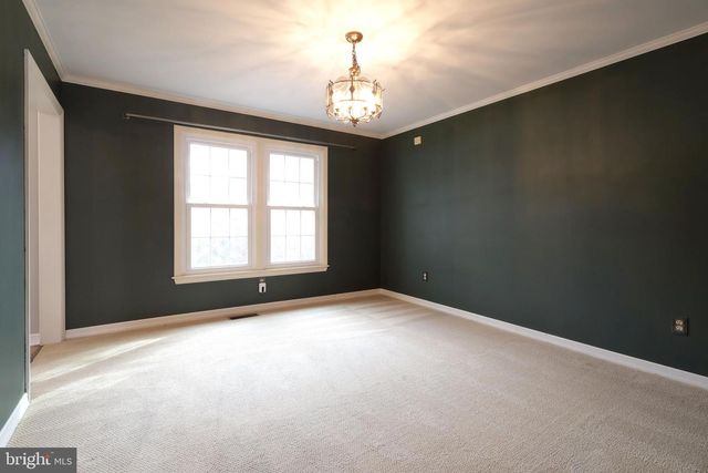 1027 GREENBRIAR DR, State College, PA 16801