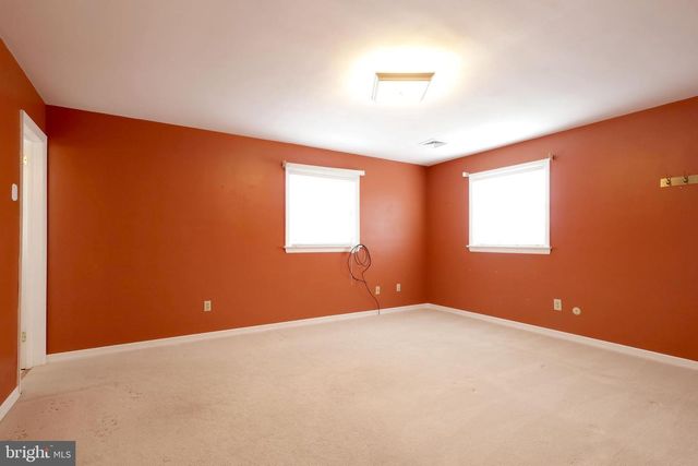 1027 GREENBRIAR DR, State College, PA 16801