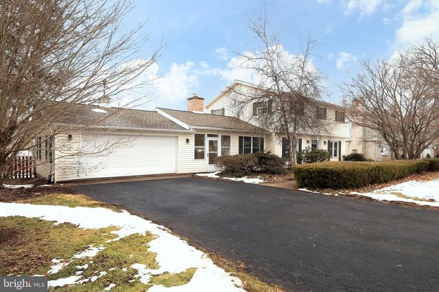 1027 GREENBRIAR DR, State College, PA 16801