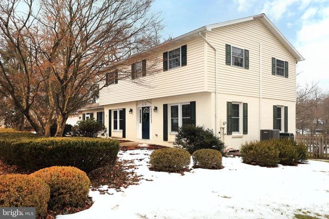 1027 GREENBRIAR DR, State College, PA 16801