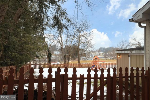 1027 GREENBRIAR DR, State College, PA 16801