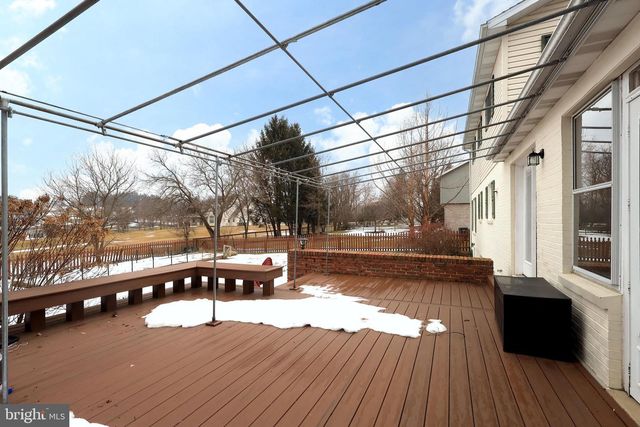 1027 GREENBRIAR DR, State College, PA 16801