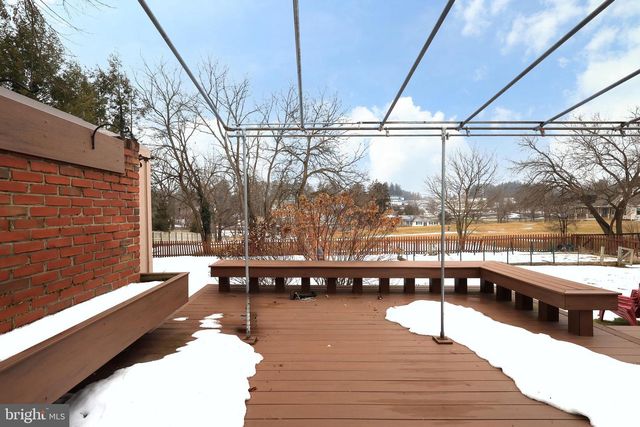 1027 GREENBRIAR DR, State College, PA 16801