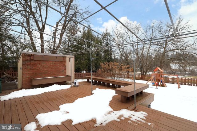 1027 GREENBRIAR DR, State College, PA 16801