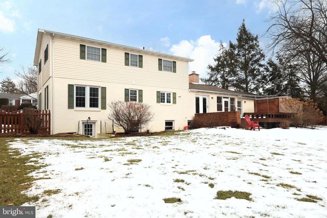1027 GREENBRIAR DR, State College, PA 16801