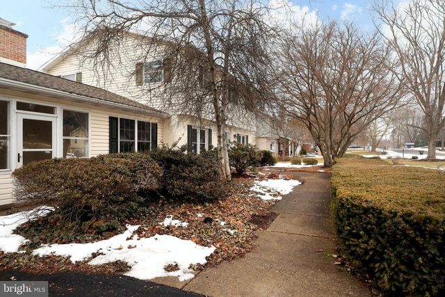 1027 GREENBRIAR DR, State College, PA 16801