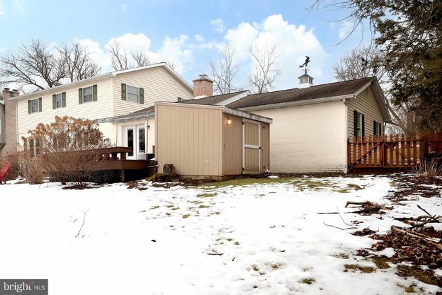 1027 GREENBRIAR DR, State College, PA 16801