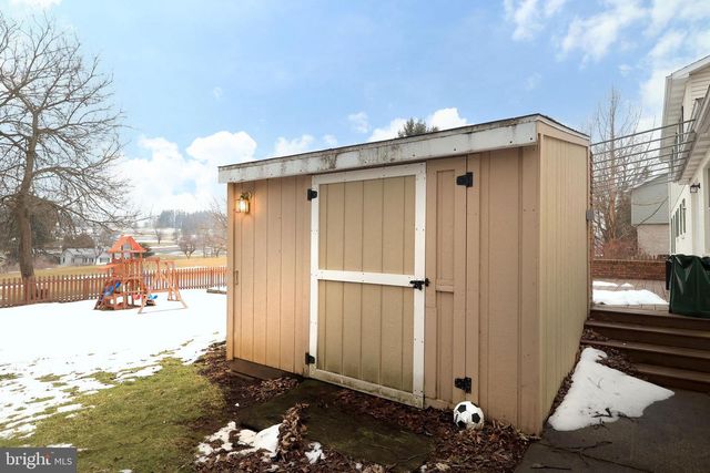 1027 GREENBRIAR DR, State College, PA 16801