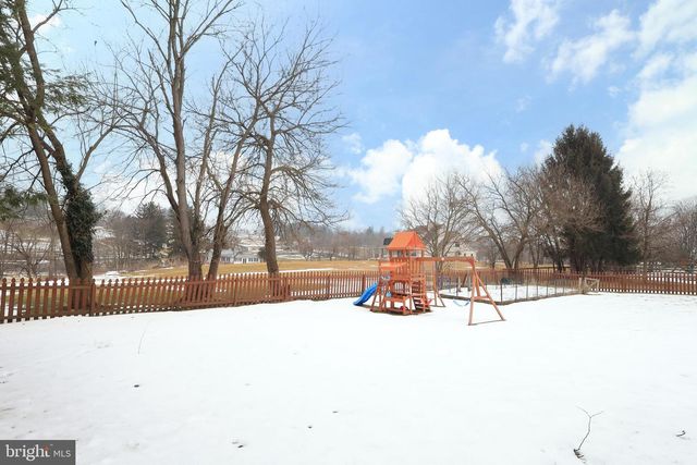 1027 GREENBRIAR DR, State College, PA 16801