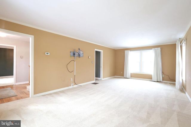 1027 GREENBRIAR DR, State College, PA 16801