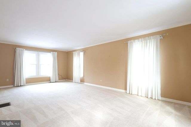 1027 GREENBRIAR DR, State College, PA 16801